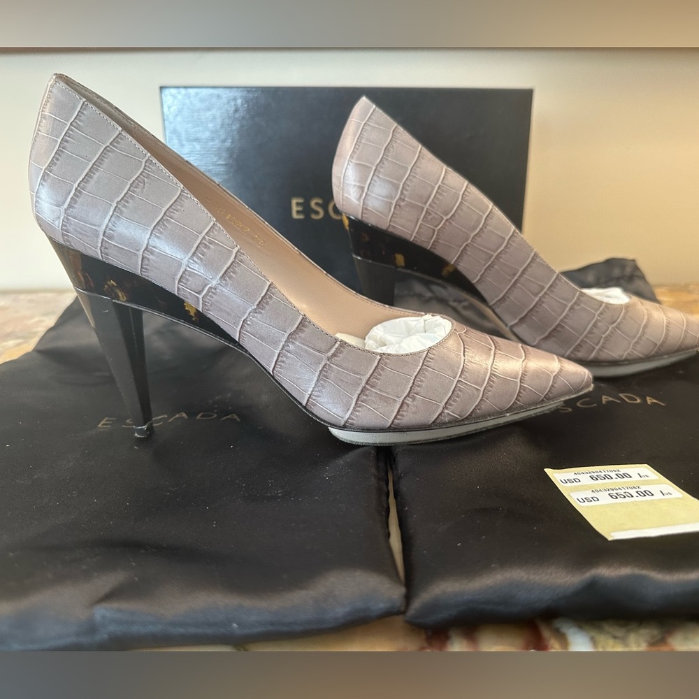 Escada Heels Pumps Crocodile Nude Taupe Size 8 EU size 38 Made in Italy $650